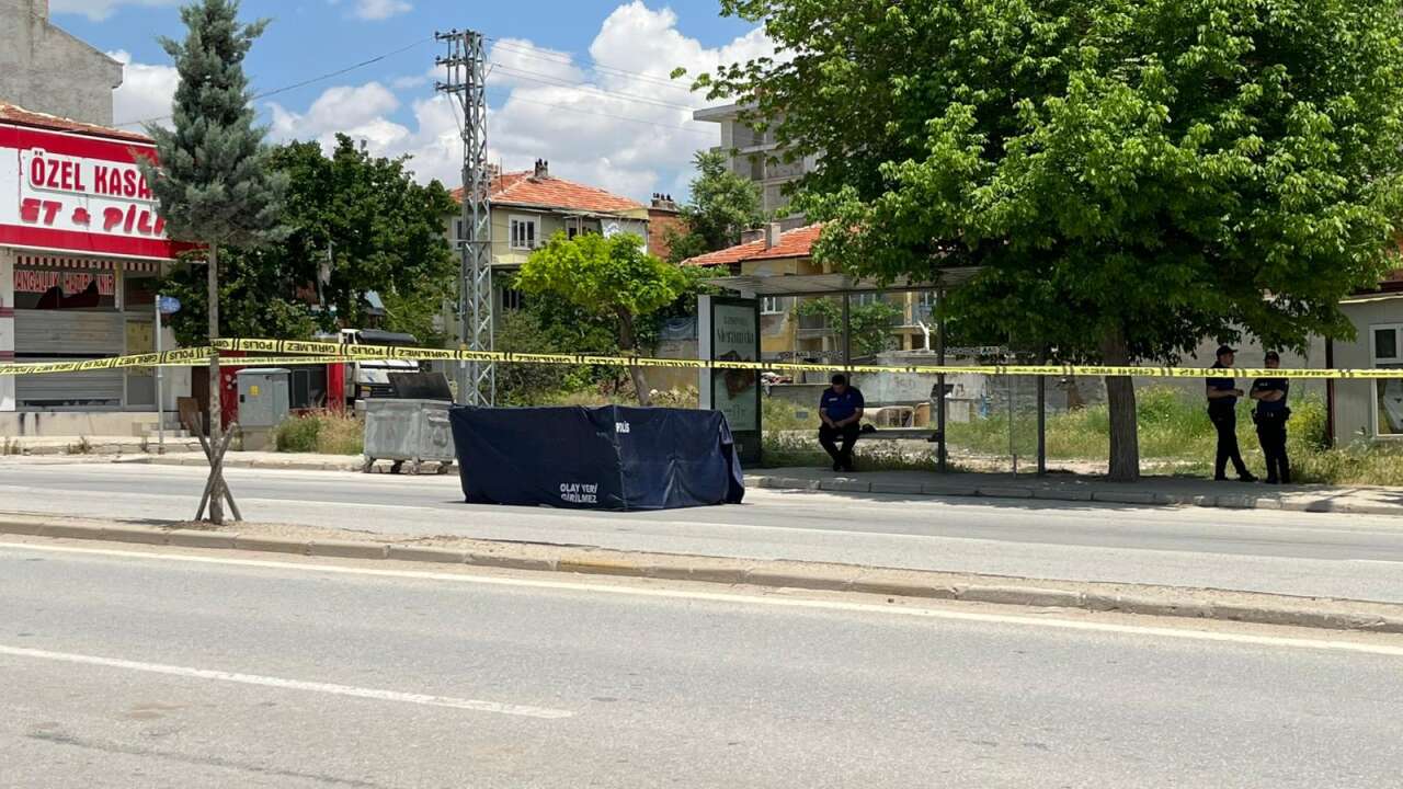 Konya’da yürek yakan veda! Ayşenur Can’ı son yolculuğuna babası uğurladı 16